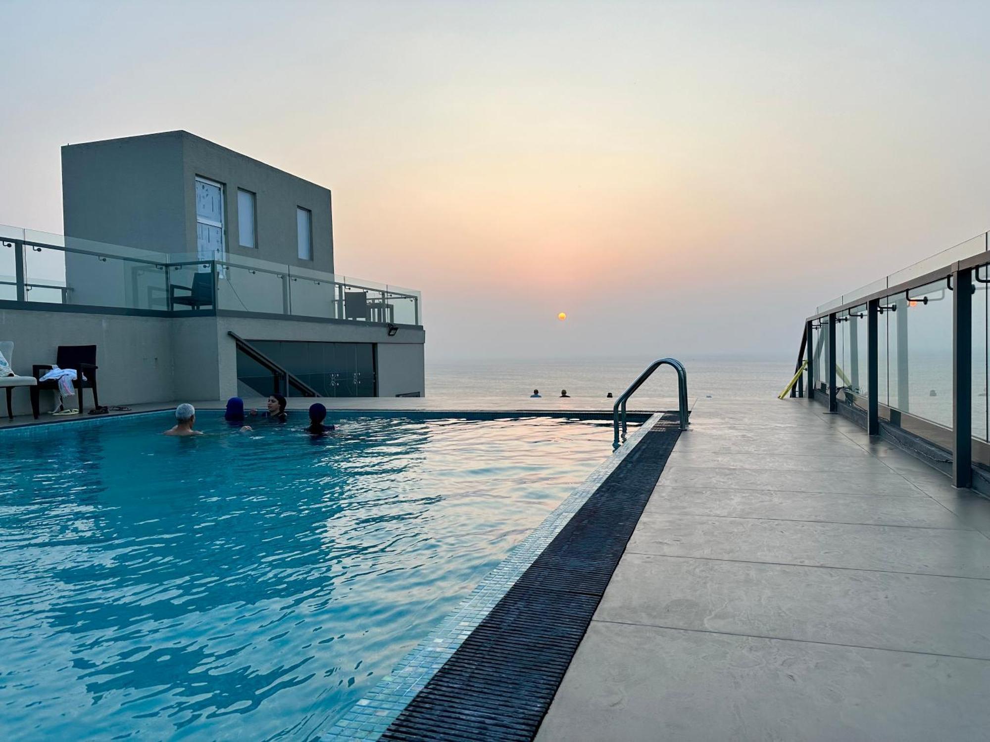 Ocean Breeze Hotel Residencies Britlanka Apartments Negombo Eksteriør bilde